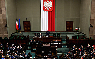 Posłowie złożyli ślubowanie. Hołownia marszałkiem Sejmu X kadencji